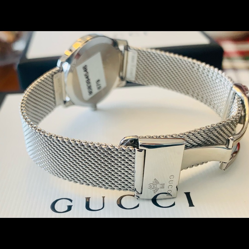 ❤️Authentic Gucci mother of Pearl watch ❤️ - Picture 8 of 8